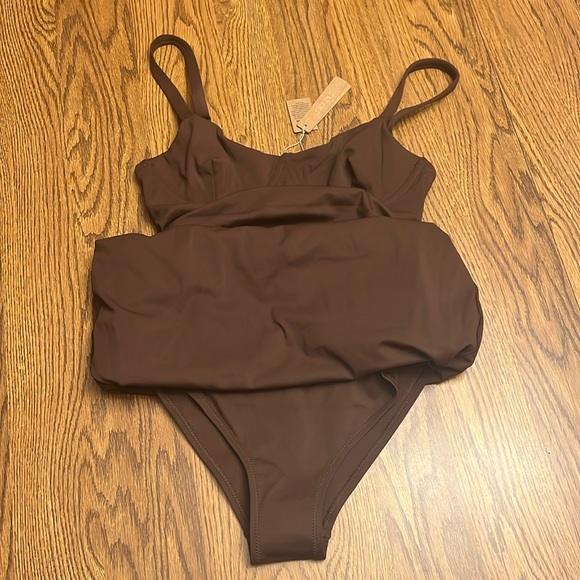 SKIMS Sculpting Swim Ruched One Piece - Picture 3 of 5